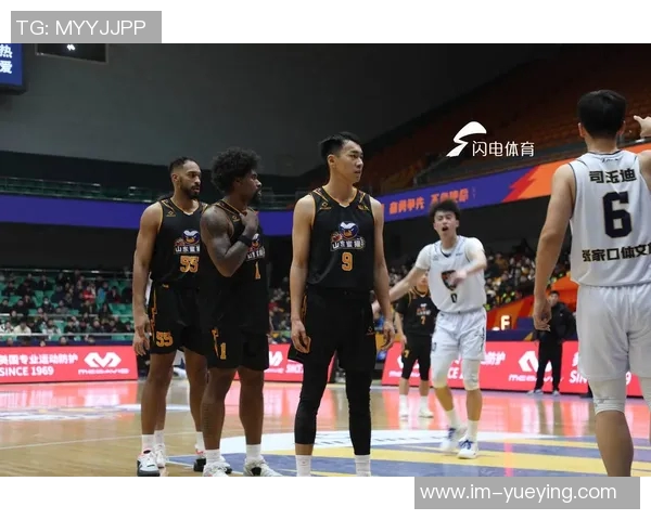 山东蜜獾在NBL常规赛第九轮中以85比93惜败于上海玄鸟展现顽强斗志