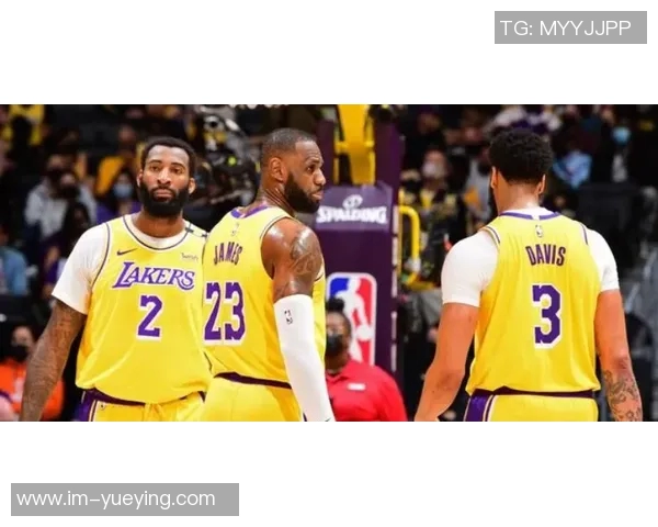 库里穿安踏鞋引发克莱赞叹希望他能赢但也表示敬意