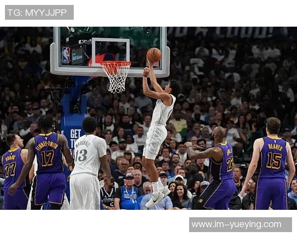 克里斯蒂状态低迷12投仅中3球贡献9分7板5助却有3次失误表现不佳