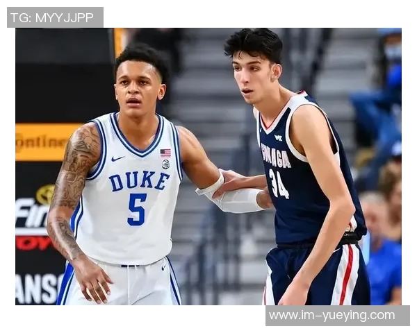 乌布雷与班凯罗体重差异明显却在场上展现顽强对抗精神