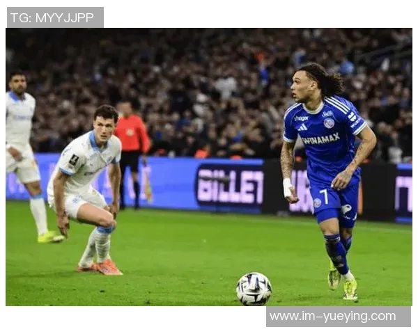 巴黎防线崩溃杜埃失误助攻莫雷拉轻松破门斯特拉斯堡逆转成功